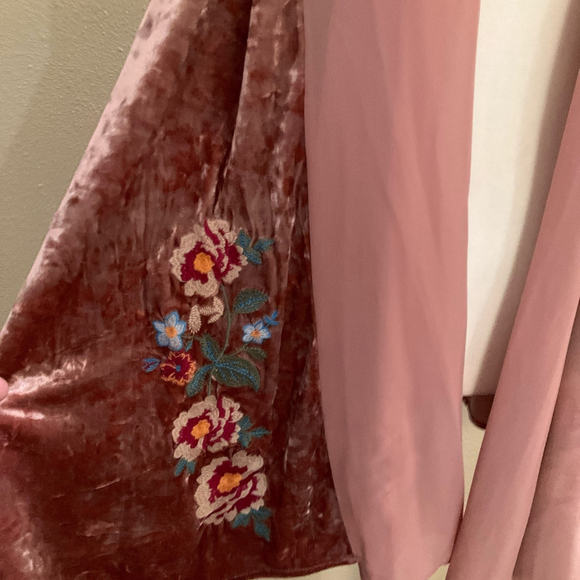 Andree by Unit Velvet Boho Western Embroidered Pink Kimono Size L - Picture 3 of 8